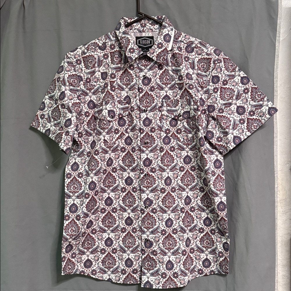 Gibson Men's Blue and White Patterned Button Up Shirt